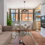 Cozy In With Views Apartment