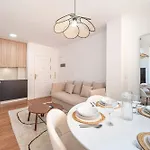 Cozy In With Views Apartment