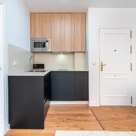 Апартаменты Cozy In With Views