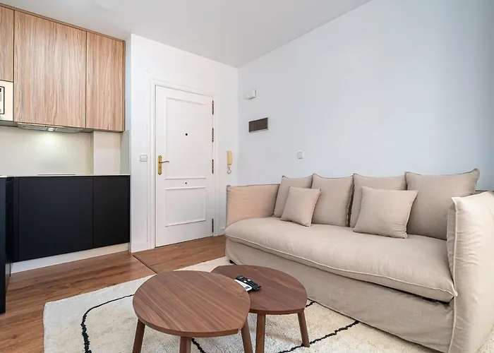 Апартаменты Cozy In With Views