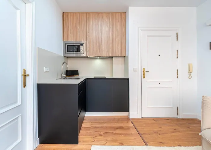 Апартаменты Cozy In With Views