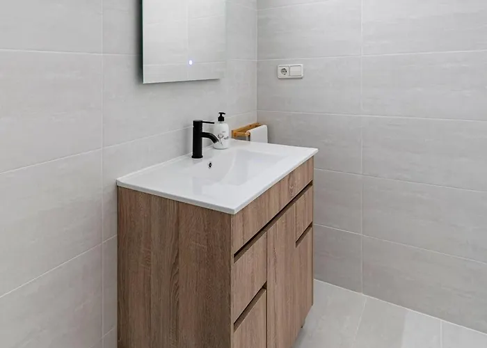 Апартаменты Cozy In With Views